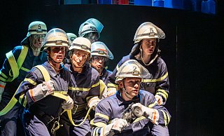 Das Stück "Biermann und Brandstifter" feierte nun Premiere am Paderborner Theater. - Tobias Kreft Das Stück "Biermann und Brandstifter" feierte nun Premiere am Paderborner Theater. - Tobias Kreft
