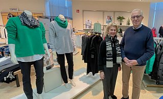 Inge und Joachim Kruse gehört seit 25 Jahren das Modehaus Kolck an der Hauptstraße in Brackwede, an dessen Leitung sie weiterhin große Freude haben - Susanne Lahr Inge und Joachim Kruse gehört seit 25 Jahren das Modehaus Kolck an der Hauptstraße in Brackwede, an dessen Leitung sie weiterhin große Freude haben - Susanne Lahr