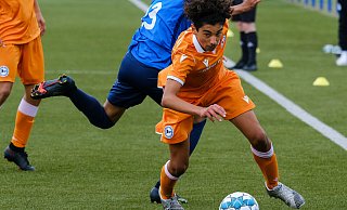 Ball behauptet: Arminias Enes Saygili ist hoch konzentriert, Bielefelds C-Jugend gewinnt 2:1. - Foto: Andreas Zobe/NW Ball behauptet: Arminias Enes Saygili ist hoch konzentriert, Bielefelds C-Jugend gewinnt 2:1. - Foto: Andreas Zobe/NW