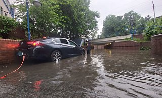 Nichts geht mehr: Der Bahnhofstunnel steht unter Wasser. - Florian Weyand Nichts geht mehr: Der Bahnhofstunnel steht unter Wasser. - Florian Weyand