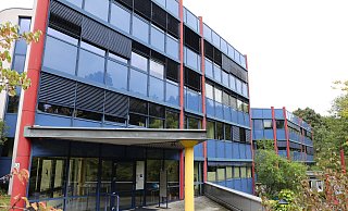 Das einst als Technologiezentrum gebaute "Zentrum für Forschung und Entwicklung" (ZFE) gehört seit 2002 zum HDZ. - Jörg Stuke Das einst als Technologiezentrum gebaute "Zentrum für Forschung und Entwicklung" (ZFE) gehört seit 2002 zum HDZ. - Jörg Stuke