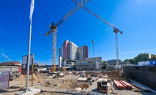 Mit dem Neubau des Haupteingangs und des Notfall- und Intensivmedizinischen Zentrums präsentiert sich das Klinikum Bielefeld derzeit als riesige Baustelle - Andreas Zobe Mit dem Neubau des Haupteingangs und des Notfall- und Intensivmedizinischen Zentrums präsentiert sich das Klinikum Bielefeld derzeit als riesige Baustelle - Andreas Zobe