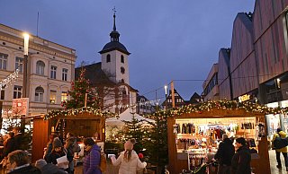 Der Weihnachtsmarkt in Höxter lockt jährlich zahlreiche Besucher in die Innenstadt - wie hier 2022. - Thomas Kube Der Weihnachtsmarkt in Höxter lockt jährlich zahlreiche Besucher in die Innenstadt - wie hier 2022. - Thomas Kube