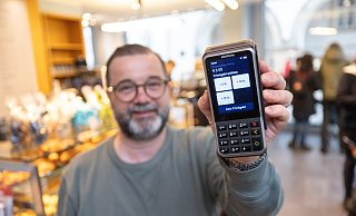 Bei Deppe & Co am Alten Markt können die Kunden am Kartenlesegerät wählen, wie viel Trinkgeld sie geben wollen. - Oliver Krato Bei Deppe & Co am Alten Markt können die Kunden am Kartenlesegerät wählen, wie viel Trinkgeld sie geben wollen. - Oliver Krato