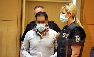 Wasim A. soll versucht haben, sein Haus in die Luft zu jagen. Dabei habe er keine Rücksicht auf mögliche Opfer genommen, wirft ihm die Staatsanwaltschaft vor. - Wolfgang Rudolf Wasim A. soll versucht haben, sein Haus in die Luft zu jagen. Dabei habe er keine Rücksicht auf mögliche Opfer genommen, wirft ihm die Staatsanwaltschaft vor. - Wolfgang Rudolf
