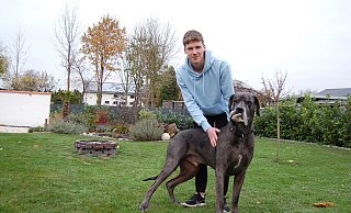 Beste Freunde: Louis Masch (17) und Dogge Luke sind unzertrennlich. - Sandra Spieker Beste Freunde: Louis Masch (17) und Dogge Luke sind unzertrennlich. - Sandra Spieker