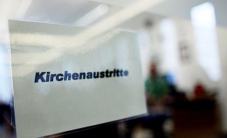 Die Sachbearbeiter für Kirchenaustritte an den Amtsgerichen im Kreis Paderborn waren 2021 gefragte Ansprechpartner. - picture-alliance / dpa / Oliver Berg Die Sachbearbeiter für Kirchenaustritte an den Amtsgerichen im Kreis Paderborn waren 2021 gefragte Ansprechpartner. - picture-alliance / dpa / Oliver Berg