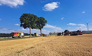Auf der Landesstraße 817 zwischen Meerhof und Dalheim ereignete sich ein schwerer Unfall, bei dem ein 24-Jähriger verstarb. - Feuerwehr Marsberg Auf der Landesstraße 817 zwischen Meerhof und Dalheim ereignete sich ein schwerer Unfall, bei dem ein 24-Jähriger verstarb. - Feuerwehr Marsberg