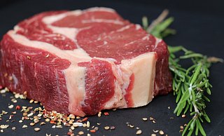 Unter anderem steht Kalbsteak auf dem Speiseplan. - Symbolbild: Pixabay Unter anderem steht Kalbsteak auf dem Speiseplan. - Symbolbild: Pixabay