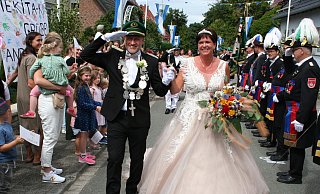 Udo und Andrea Fels bei ihrem Zug durch Bleiwäsche. - Johannes Büttner Udo und Andrea Fels bei ihrem Zug durch Bleiwäsche. - Johannes Büttner