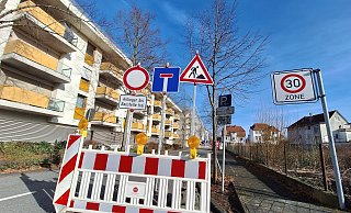 Die Ernst-Reuter-Straße im Bereich zwischen Else-Straße und Bahnhofstraße ist seit einiger Zeit gesperrt. - Peter Heidbrink Die Ernst-Reuter-Straße im Bereich zwischen Else-Straße und Bahnhofstraße ist seit einiger Zeit gesperrt. - Peter Heidbrink