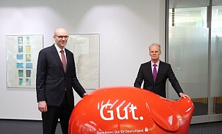 Matthias Paschke (l.) und Rainer Janke, die Vorstände der Sparkasse Bad Oeynhausen-Porta Westfalica. - Malte Schildan, Sparkasse BOPW Matthias Paschke (l.) und Rainer Janke, die Vorstände der Sparkasse Bad Oeynhausen-Porta Westfalica. - Malte Schildan, Sparkasse BOPW