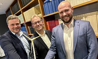 Den Windenergie-Ausbau in die Hand nehmen (v. l.) Jan Lackmann (LSF), Jürgen Noch (Westfalen Weser) und Alexander Möring (LSF). - Jens Reddeker Den Windenergie-Ausbau in die Hand nehmen (v. l.) Jan Lackmann (LSF), Jürgen Noch (Westfalen Weser) und Alexander Möring (LSF). - Jens Reddeker