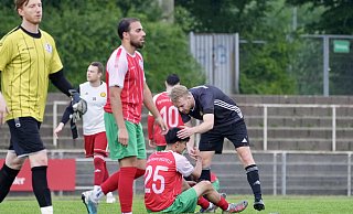 Enttäuschte Fußballer: Der Abstieg in die Kreisliga A ist für den VfB Fichte nach der Niederlage gegen Wellensiek besiegelt. - Peter Unger Enttäuschte Fußballer: Der Abstieg in die Kreisliga A ist für den VfB Fichte nach der Niederlage gegen Wellensiek besiegelt. - Peter Unger