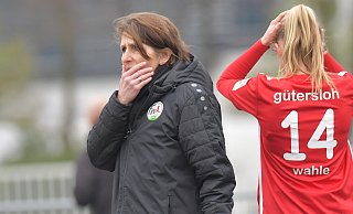 FSV-Trainerin Britta Hainke ist entsetzt: Ihr Zweitligateam gab ein sicher geglaubtes Spiel aus der Hand. - Jens Dünhölter FSV-Trainerin Britta Hainke ist entsetzt: Ihr Zweitligateam gab ein sicher geglaubtes Spiel aus der Hand. - Jens Dünhölter