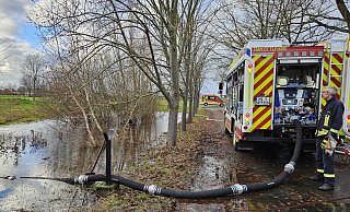 Während die Feuerwehr immer mit Wasserpumpen ausgestattet ist, wie hier in Sielhorst (Rahden), werden sie für Privatpersonen rar. - Feuerwehr Rahden Während die Feuerwehr immer mit Wasserpumpen ausgestattet ist, wie hier in Sielhorst (Rahden), werden sie für Privatpersonen rar. - Feuerwehr Rahden