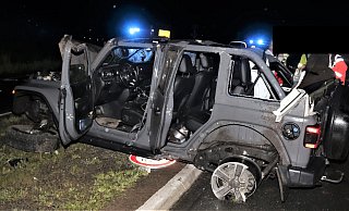 Völlig zerstört: Der Jeep überschlug sich mehrfach. - Polizei Völlig zerstört: Der Jeep überschlug sich mehrfach. - Polizei