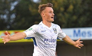 Happyend: Niklas Szeleschus erzielte in der Nachspielzeit den 2:1-Siegtreffer für den SC Wiedenbrück gegen Oberhausen. - Jens Dünhölter Happyend: Niklas Szeleschus erzielte in der Nachspielzeit den 2:1-Siegtreffer für den SC Wiedenbrück gegen Oberhausen. - Jens Dünhölter