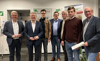 Gäste in Herford: Frank Schäffler (v.l.), Achim Post, Robin Wagener, Stefan Schwartze mit den Hermann Dedert, Mathais Lampenscherf aus Lippe und Rainer Meyer. - Jobst Lüdeking Gäste in Herford: Frank Schäffler (v.l.), Achim Post, Robin Wagener, Stefan Schwartze mit den Hermann Dedert, Mathais Lampenscherf aus Lippe und Rainer Meyer. - Jobst Lüdeking