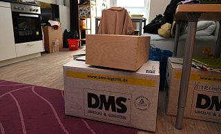 Umgekehrt zogen fast 389.500 Menschen 2022 aus NRW ins Ausland oder in andere Bundesländer. - Carmen Jaspersen Umgekehrt zogen fast 389.500 Menschen 2022 aus NRW ins Ausland oder in andere Bundesländer. - Carmen Jaspersen