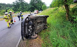 Das Fahrzeug hatte sich auf der Strecke zwischen Albaxen und Bödexen überschlagen. - David Schellenberg Das Fahrzeug hatte sich auf der Strecke zwischen Albaxen und Bödexen überschlagen. - David Schellenberg