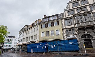 Noch steht das Heinrichsdorff-Gebäude, demnächst wird es abgerissen und macht Platz für das neue Café. - Niklas Tüns Noch steht das Heinrichsdorff-Gebäude, demnächst wird es abgerissen und macht Platz für das neue Café. - Niklas Tüns