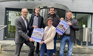 Bürgermeister Bernd Poggemöller (v. l.), Florian Hinz, Christina Nahrwold, Holger Bohlmann, und Alexander Schuster stellten das Programm vor. - Dirk Windmöller Bürgermeister Bernd Poggemöller (v. l.), Florian Hinz, Christina Nahrwold, Holger Bohlmann, und Alexander Schuster stellten das Programm vor. - Dirk Windmöller