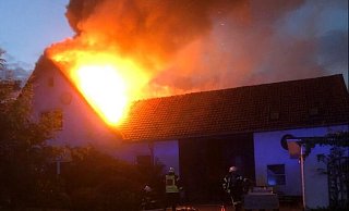 Die drei Bewohner des Hauses konnten sich ins Freie retten. - Polizei Minden-Lübbecke Die drei Bewohner des Hauses konnten sich ins Freie retten. - Polizei Minden-Lübbecke