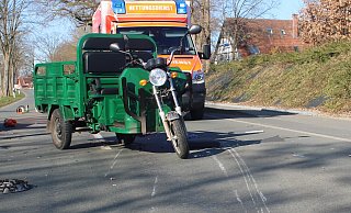 Das dreirädrige Fahrzeug musste abgeschleppt werden. - Polizei Minden-Lübbecke Das dreirädrige Fahrzeug musste abgeschleppt werden. - Polizei Minden-Lübbecke