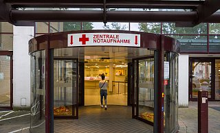 Viele Krankenhäuser stecken in wirtschaftlichen Schwierigkeiten. Beispielsweise haben die Paderborner St.-Vincenz-Kliniken Insolvenz angemeldet. - Niklas Tüns Viele Krankenhäuser stecken in wirtschaftlichen Schwierigkeiten. Beispielsweise haben die Paderborner St.-Vincenz-Kliniken Insolvenz angemeldet. - Niklas Tüns