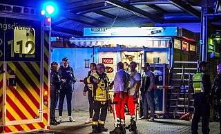Nach einer lebensgefährlichen Messerattacke auf dem Kesselbrink ermittelt im Oktober 2023 die Polizei. In anderen Städten gibt es schon Waffenverbotszonen. - Paul Brinkmann Nach einer lebensgefährlichen Messerattacke auf dem Kesselbrink ermittelt im Oktober 2023 die Polizei. In anderen Städten gibt es schon Waffenverbotszonen. - Paul Brinkmann