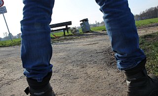 An dieser Kreuzung treffen sich die Jugendlichen seit anderthalb Jahren. Doch nun hinterlassen sie immer mehr Müll. - Jan-Henrik Gerdener An dieser Kreuzung treffen sich die Jugendlichen seit anderthalb Jahren. Doch nun hinterlassen sie immer mehr Müll. - Jan-Henrik Gerdener