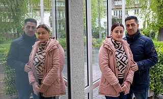 Kurdwin Yousif (29) und Ahmed Haji Saeed (36) leben in Paderborn. Nun droht dem Ehepaar die Abschiebung in den Irak. - Niklas Tüns Kurdwin Yousif (29) und Ahmed Haji Saeed (36) leben in Paderborn. Nun droht dem Ehepaar die Abschiebung in den Irak. - Niklas Tüns