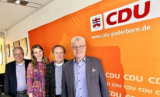 Für die Kreis-CDU stehen (v. l.) Hanswalther Lüttgens als Fraktionschef im Kreistag, die Kreisvorsitzende Corinna Rotte sowie die Kreistagsmitglieder Meinolf Päsch und Wilfried Lappe. - Jens Reddeker Für die Kreis-CDU stehen (v. l.) Hanswalther Lüttgens als Fraktionschef im Kreistag, die Kreisvorsitzende Corinna Rotte sowie die Kreistagsmitglieder Meinolf Päsch und Wilfried Lappe. - Jens Reddeker