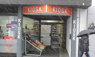 Ein 28-jähriger Mann aus Bad Oeynhausen hat sich beim Einbruch in den Viktoria-Kiosk schwer verletzt - und sich anschließend mit dem Taxi ins Krankenhaus fahren lassen. - Ulf Hanke Ein 28-jähriger Mann aus Bad Oeynhausen hat sich beim Einbruch in den Viktoria-Kiosk schwer verletzt - und sich anschließend mit dem Taxi ins Krankenhaus fahren lassen. - Ulf Hanke