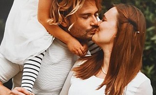 Ein Familienfoto aus glücklichen Zeiten: Eugen und Lara Janke mit ihren Töchtern Emily und Kiara. - Privat Ein Familienfoto aus glücklichen Zeiten: Eugen und Lara Janke mit ihren Töchtern Emily und Kiara. - Privat