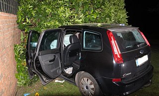 Die Verfolgungsfahrt endete in einem Gebüsch. Foto: Polizei Minden-Lübbecke - Polizei Minden-Lübbecke Die Verfolgungsfahrt endete in einem Gebüsch. Foto: Polizei Minden-Lübbecke - Polizei Minden-Lübbecke