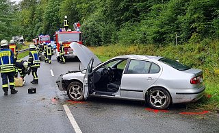 Aufgrund eines Unfalls musste die Landstraße 549 bei Bad Wünnenberg am Freitagmorgen gesperrt werden. - Feuerwehr Bad Wünnenberg Aufgrund eines Unfalls musste die Landstraße 549 bei Bad Wünnenberg am Freitagmorgen gesperrt werden. - Feuerwehr Bad Wünnenberg