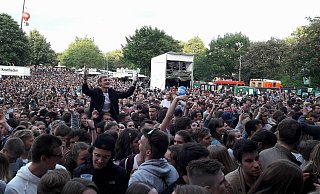 Ausgelassene Stimmung vor der Hauptbühne: Das wird es frühestens wieder 2022 geben. - Archivfoto: Viktoria Bartsch Ausgelassene Stimmung vor der Hauptbühne: Das wird es frühestens wieder 2022 geben. - Archivfoto: Viktoria Bartsch