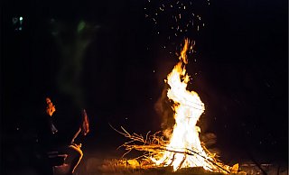 Ist ein Lagerfeuer im heimischen Garten erlaubt? Im Zweifelsfall kommt es auf den Einzelfall an. - Pixabay/StockSnap Ist ein Lagerfeuer im heimischen Garten erlaubt? Im Zweifelsfall kommt es auf den Einzelfall an. - Pixabay/StockSnap