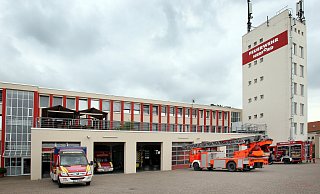 Die Feuerwache an der Werrestraße wird nicht saniert. Der Stadtrat hat sich für einen Neubau ausgesprochen. Der Standort steht aber noch nicht fest. - Frank-Michael Kiel-Steinkamp Die Feuerwache an der Werrestraße wird nicht saniert. Der Stadtrat hat sich für einen Neubau ausgesprochen. Der Standort steht aber noch nicht fest. - Frank-Michael Kiel-Steinkamp