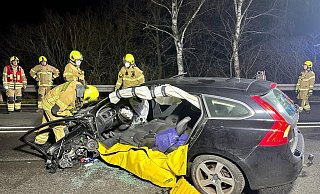 Bei dem Verkehrsunfall auf der B1 werden zwei Männer schwer verletzt. - Ralph Meyer Bei dem Verkehrsunfall auf der B1 werden zwei Männer schwer verletzt. - Ralph Meyer