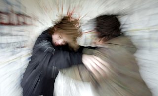 Die drei unbekannten Täter haben den Mann in Delbrück mehrfach geschlagen. - Marcus Führer / picture-alliance/ dpa (Themenbild) Die drei unbekannten Täter haben den Mann in Delbrück mehrfach geschlagen. - Marcus Führer / picture-alliance/ dpa (Themenbild)