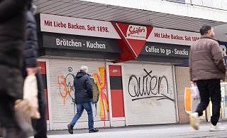 Bäckerei Schäfers ist bereits geschlossen. Andere Geschäfte im Karstadt-Gebäude bleiben vorerst geöffnet. - Oliver Krato Bäckerei Schäfers ist bereits geschlossen. Andere Geschäfte im Karstadt-Gebäude bleiben vorerst geöffnet. - Oliver Krato