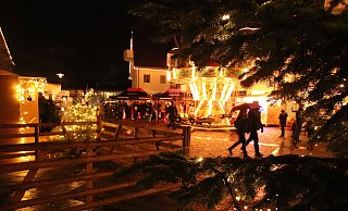 Ein letzter Blick: So sah es kurz nach der Eröffnung des bislang letzten Schloß Holter Weihnachtsmarktes 2019 aus, - Sabine Kubendorff Ein letzter Blick: So sah es kurz nach der Eröffnung des bislang letzten Schloß Holter Weihnachtsmarktes 2019 aus, - Sabine Kubendorff