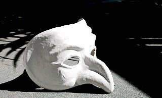 Traumatische Situationen werden anders im Körper abgespeichert. Ein bestimmter Reiz, also ein Trigger, kann die unterdrückte Erinnerung reaktivieren und einen Flashback auslösen. Um das zu verhindern, bieten auch einige Theaterhäuser inzwischen Triggerwarnungen für ihre Inszenierungen an.(Symbolbild) - Pixabay Traumatische Situationen werden anders im Körper abgespeichert. Ein bestimmter Reiz, also ein Trigger, kann die unterdrückte Erinnerung reaktivieren und einen Flashback auslösen. Um das zu verhindern, bieten auch einige Theaterhäuser inzwischen Triggerwarnungen für ihre Inszenierungen an.(Symbolbild) - Pixabay
