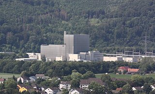Die Wohnbebauung von Würgassen liegt nah am geplanten Bereitsellungslager für schwach- und mittelradioaktivem Atommüll am Kraftwerkstand von Würgassen. - Torsten Wegener Die Wohnbebauung von Würgassen liegt nah am geplanten Bereitsellungslager für schwach- und mittelradioaktivem Atommüll am Kraftwerkstand von Würgassen. - Torsten Wegener