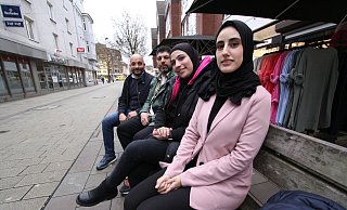 Hussien Khedr, Merwan Omar, Iman Saad und Hind Tamasna sprechen sich gegen eine Bezahlkarte für Geflüchtete aus. - Björn Kenter Hussien Khedr, Merwan Omar, Iman Saad und Hind Tamasna sprechen sich gegen eine Bezahlkarte für Geflüchtete aus. - Björn Kenter
