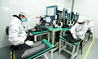 Herstellung von Lithium-Ionen-Akkus in Nantong, China: Nach Angaben von Kommissionspräsidentin Ursula von der Leyen vom März bezieht die EU ihr Lithium zu 97 Prozent aus China. - picture alliance / NurPhoto Herstellung von Lithium-Ionen-Akkus in Nantong, China: Nach Angaben von Kommissionspräsidentin Ursula von der Leyen vom März bezieht die EU ihr Lithium zu 97 Prozent aus China. - picture alliance / NurPhoto