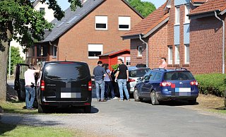 Auch hier gab es einen Einsatz des SEK-Sonderkommandos aus Bielefeld, dass das Haus des mutmaßlichen Täters in Lavelsloh stürmte. - Charlotte Mahncke Auch hier gab es einen Einsatz des SEK-Sonderkommandos aus Bielefeld, dass das Haus des mutmaßlichen Täters in Lavelsloh stürmte. - Charlotte Mahncke